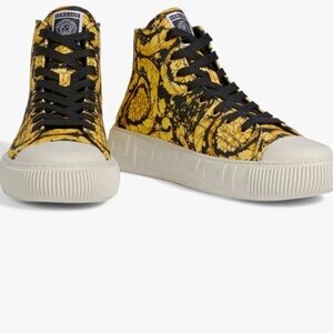 - VERSACE  print  canvas height top sneakers 38.5 AUTHENTIC